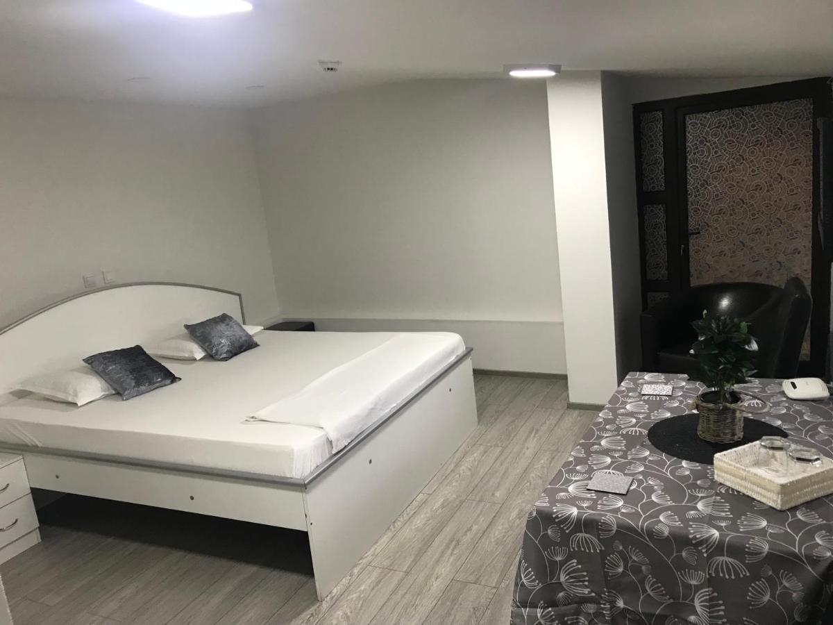 Pensiune Matrix Curtea de Argeş Exteriér fotografie